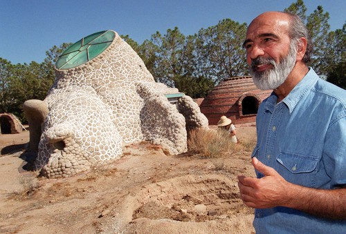 Inventor do Superadobe