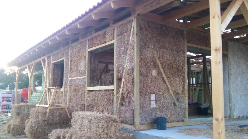 Casa Construida com Palha