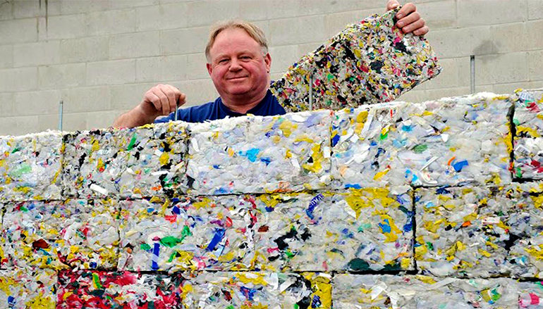 Tijolo Sustentável com Plástico Reciclável